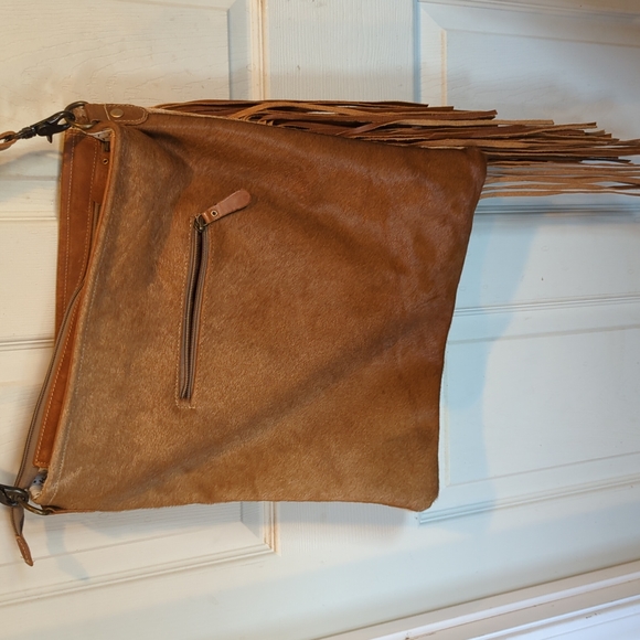 Cowhide Myra bag with fringe and conchos - Picture 3 of 4